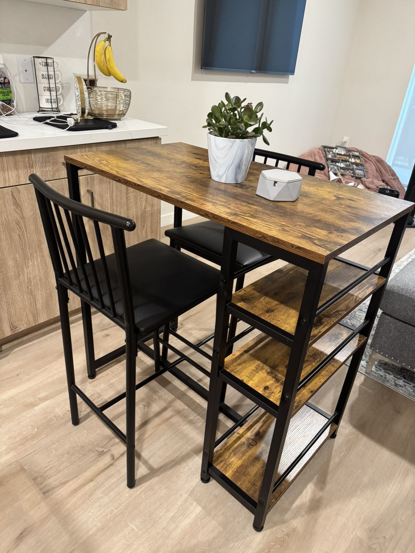 Dining Table With 2 Bar Stools