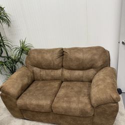 Couch / Loveseat 