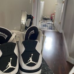 Air Jordan 4s Military gray Size 10 Men’s 