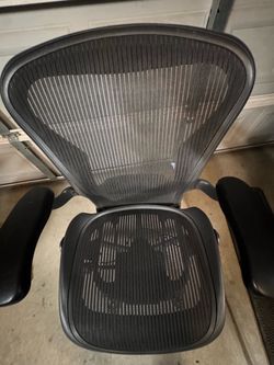 HM AERON SIZE B Fully Loaded