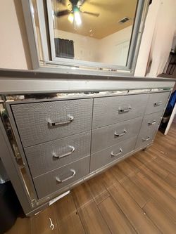 Dresser with mirror!