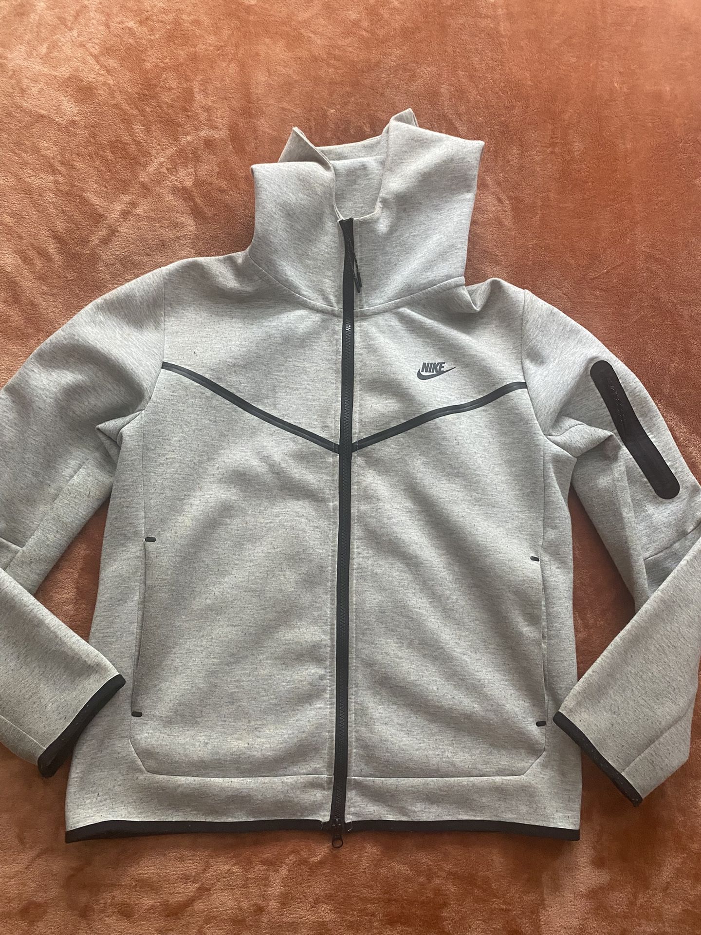 Nike Tech Size Large Still In Good Condition Runs A Lil Small Tho Willing To Trade