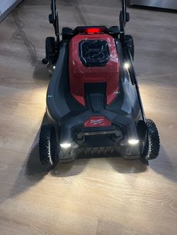 M18 FUEL 21" Self-Propelled Dual Battery Mower Kit w/ (2) 12 Ah Forge Batteries