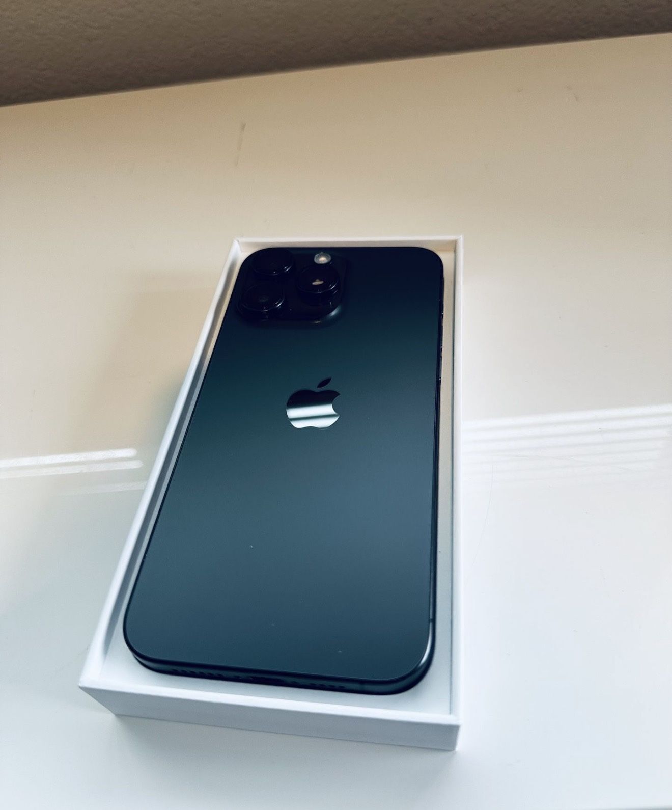 iPhone 15 Pro Max 1 TB Unlocked Black 