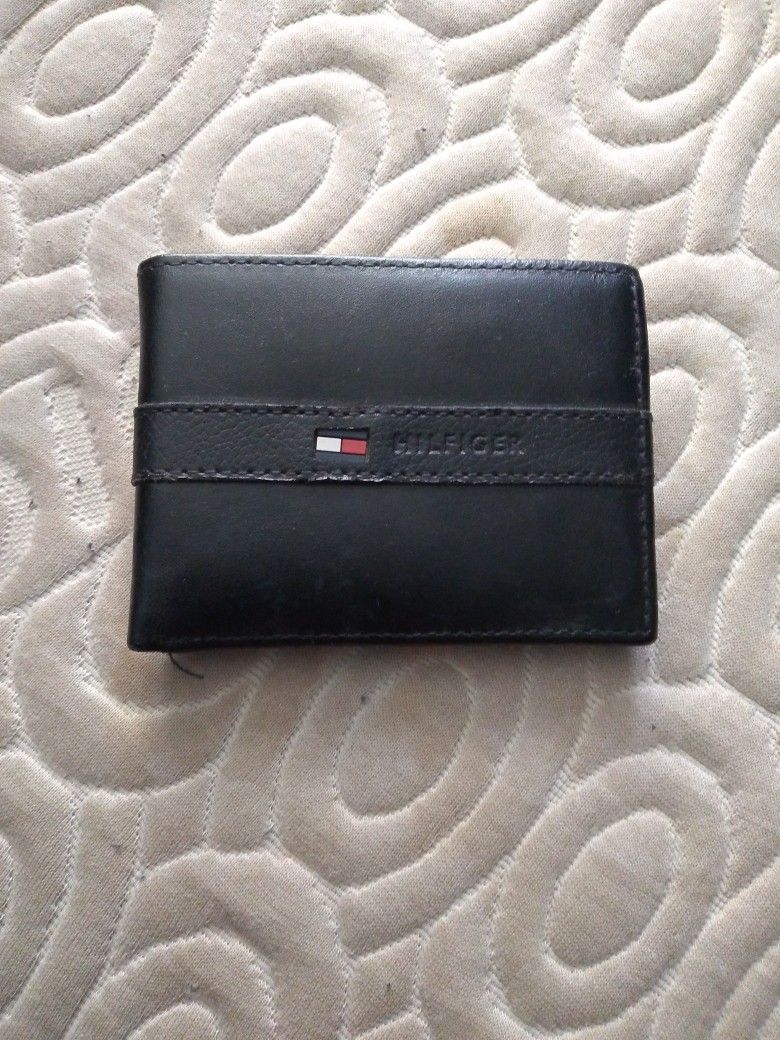 Black Tommy Hilfiger Wallet, Multiple Pockets!!