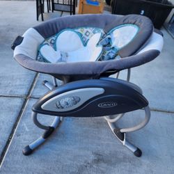 Graco Baby Swing - Newborn swing 