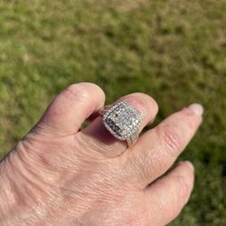 PLEASE HELP!! 9grams Real 10k Yellow Gold & 3.2 Carats Real Diamonds 