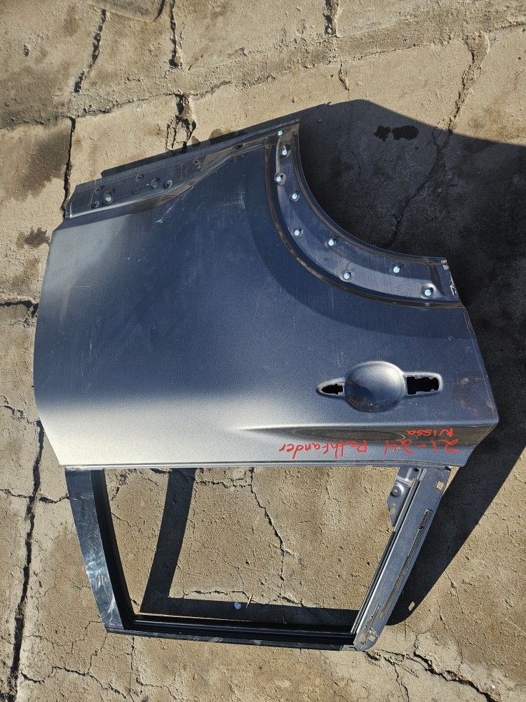 Nissan Pathfinder  Right Rear Door Oem  21 To 24 