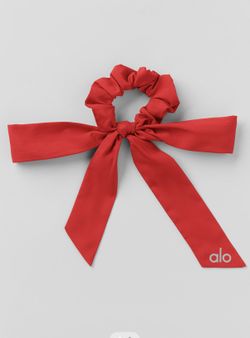 Alo Love Knots Tie Scrunchie - Bright Red♥️