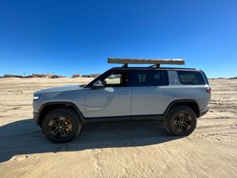 Rivian Corssbars + Ironman 4x4 Awning