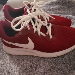 Nikes Shoes 