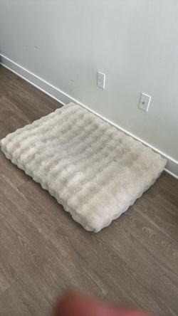 PUP RUG LUXE Large Dog Bed