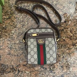 Gucci Crossbody Bag Men for Sale in Artesia, CA - OfferUp