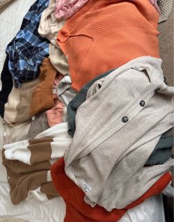 Women’s Clothes Size Small Clean, Smoke, Pet Free House No Stains Total 55 pieces American Eagle, Pink, H&M, Nike
