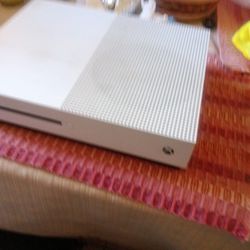 Xbox One S With Controller 