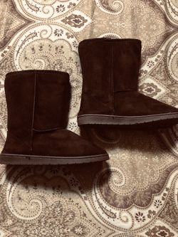 Dawgs fur lined inside boots, size 6