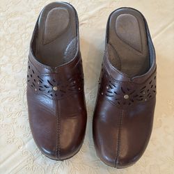 Dansko Slip On Shoes - Size 8  (39-40) - Brown