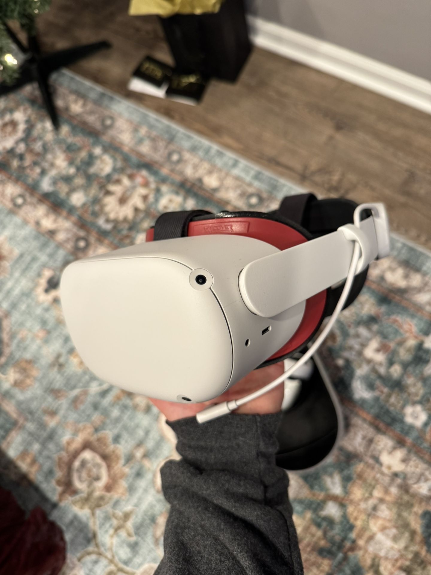 Oculus Quest VR Headset With Elite Strap (Extended Battery)