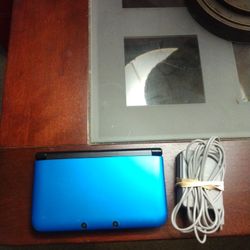 Nintendo 3DS XL + Charging Cable