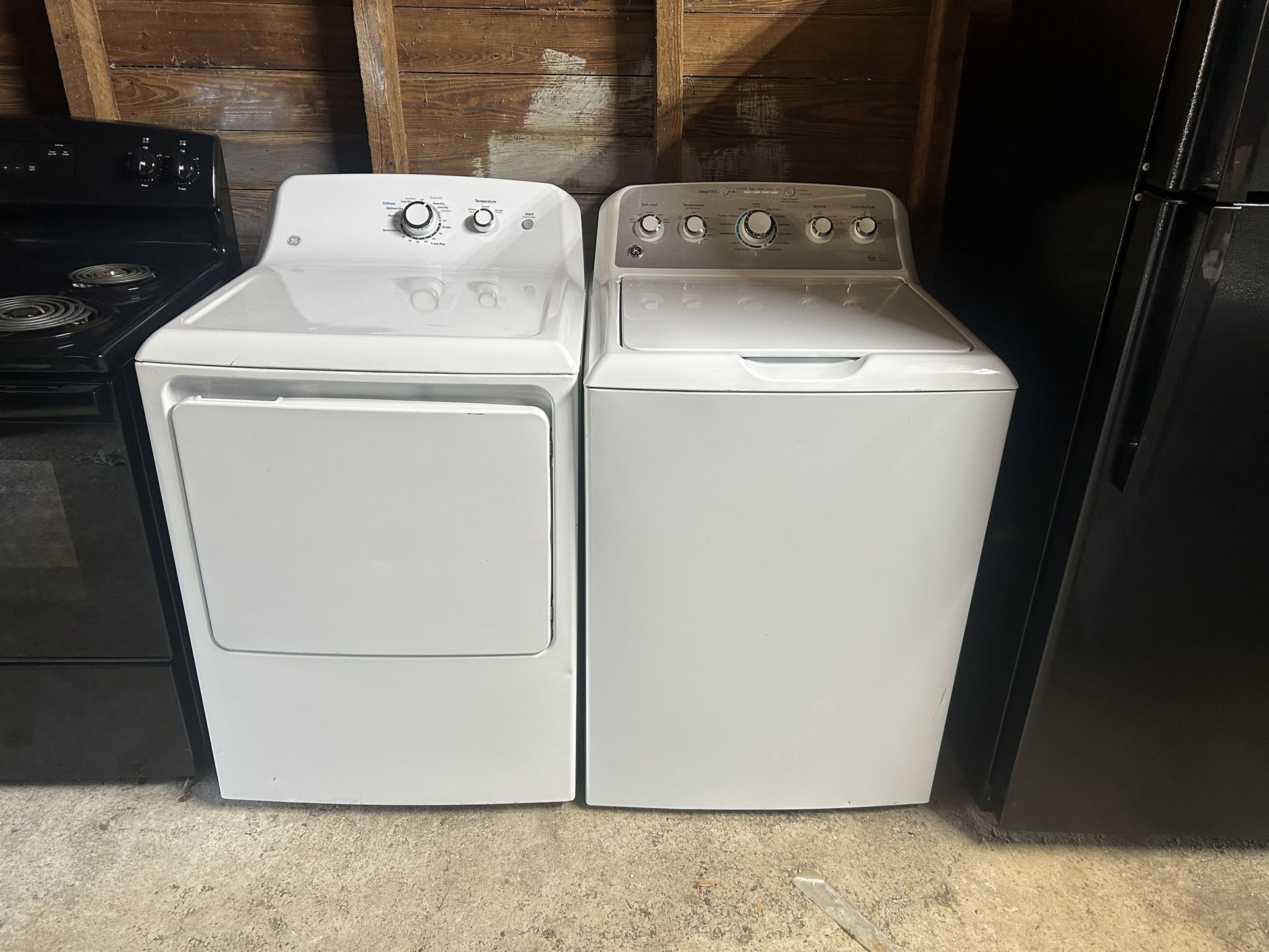 Set washer and dryer. GE washer 4.0cuftGE  dryer 7.0cu ft 
