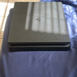 PS4 Slim 