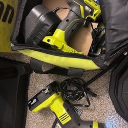 Ryobi 18V Cordless Tool Set (Drill, Impact Driver, Hand Vac, 2 batteries, Bag)