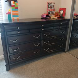 Queen Size Bed And Dresser