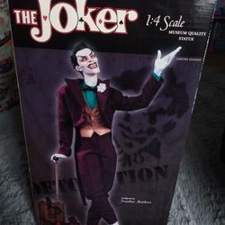 DC Comics The Joker Statue Brand New