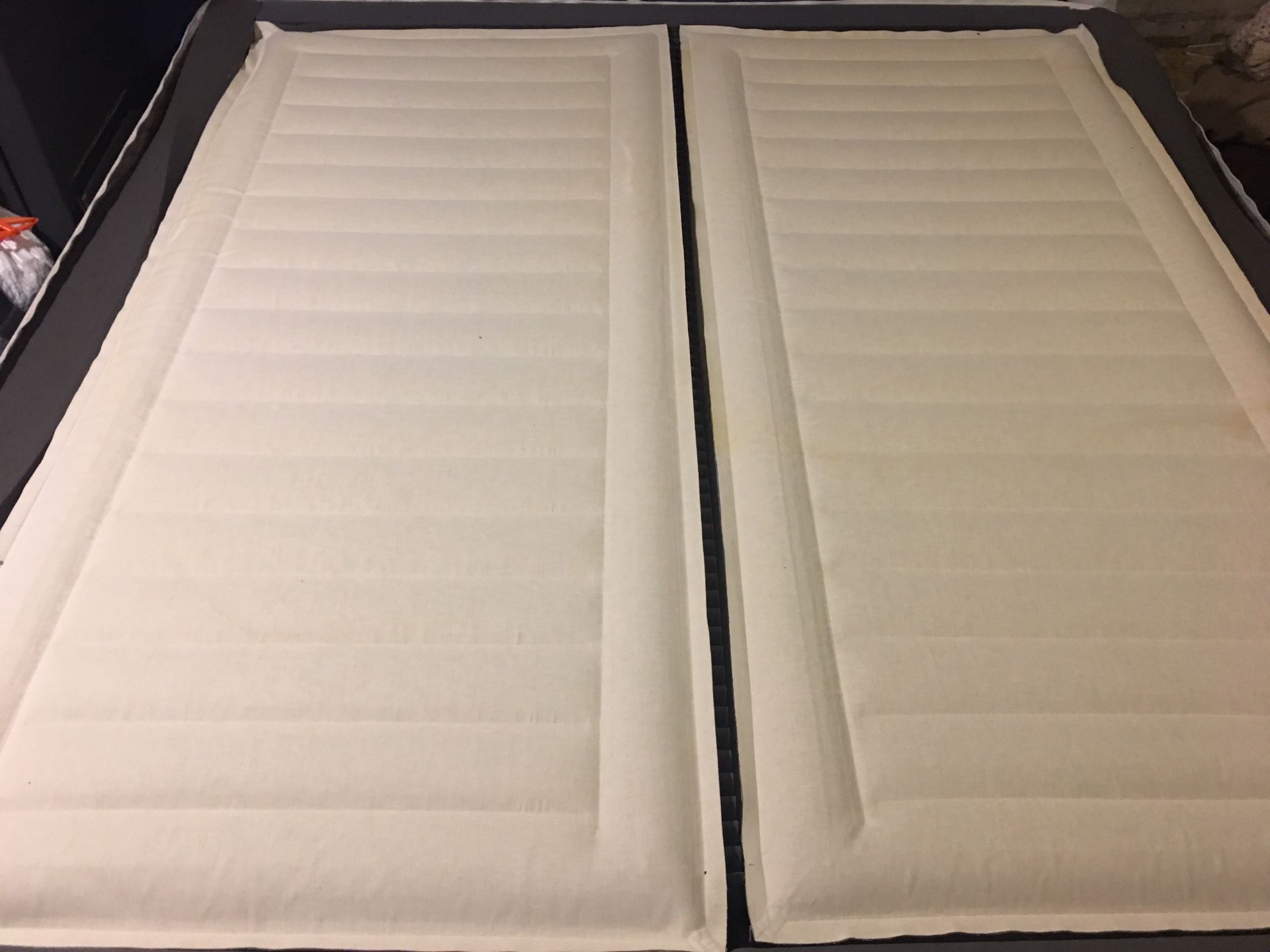 Sleep Number bed base, pump and air bladders. No zip up mattress