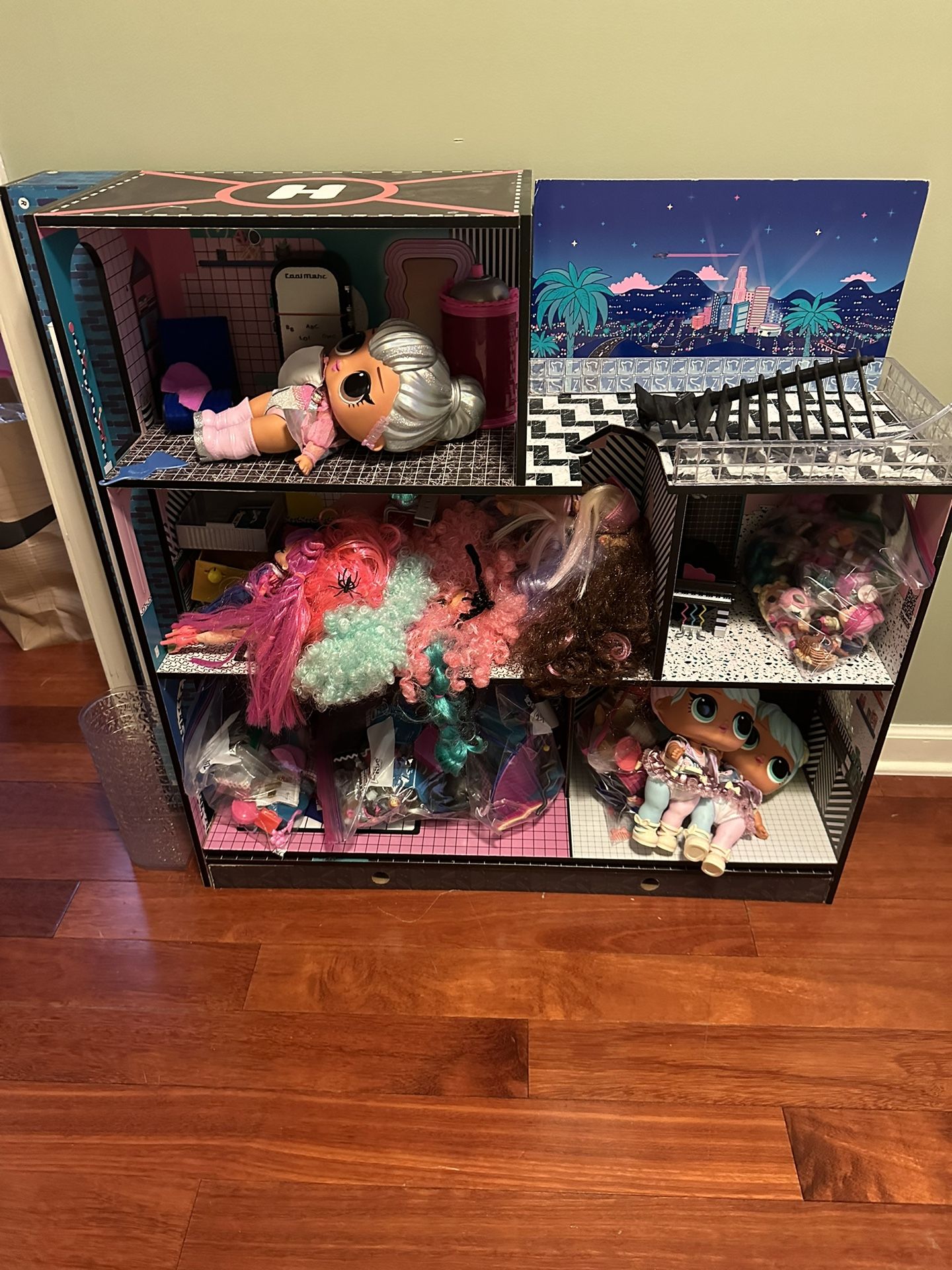 LOL Dollhouse + Dolls + Accessories