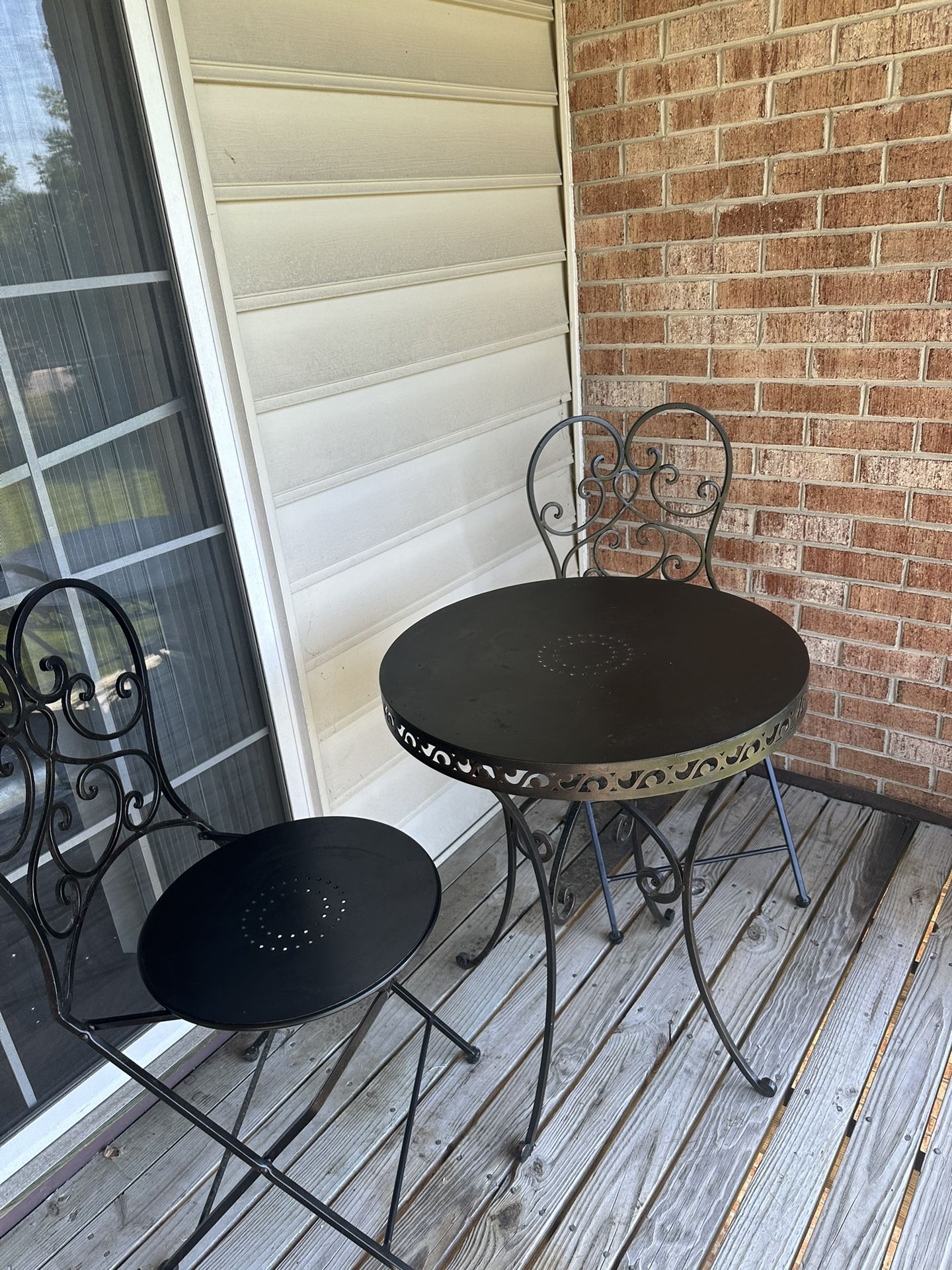 Round Iron Table With Two Chairs