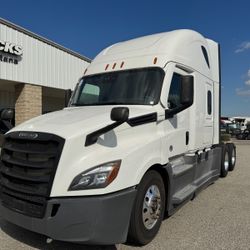 2021 FREIGHTLINER CASCADIAS - DD15 455HP 10 SPEED & APU - 1 YEAR WARRANTY INCLUDED & $5K DOWN PAYMENT MATCH!!