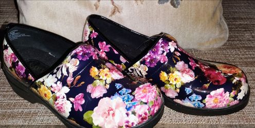 FIRM IN MERCED ‼️ WOMEN'S NURSING CLOGS  SIZE 8.5