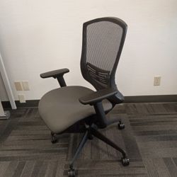 Office Chair - Pivot