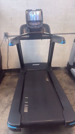 Precor TRM 885 with Touch Screen in Great Condition. Commercial Gym Equipment.