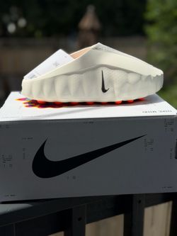 NIKE SLIDES