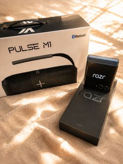 Motorola Razr  with free speaker