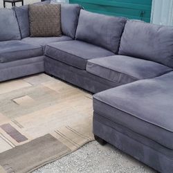 Extremely Nice 3 Puece Sectional, FREE DELIVERY!