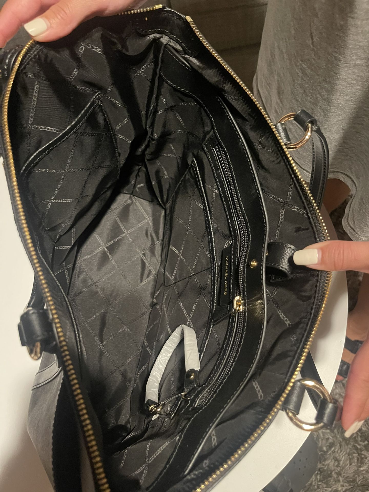 Sullivan Large Logo Top-Zip Tote Bag – Michael Kors Pre-Loved