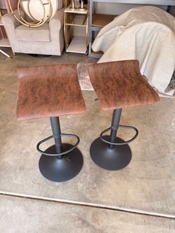 2 set of bar stools