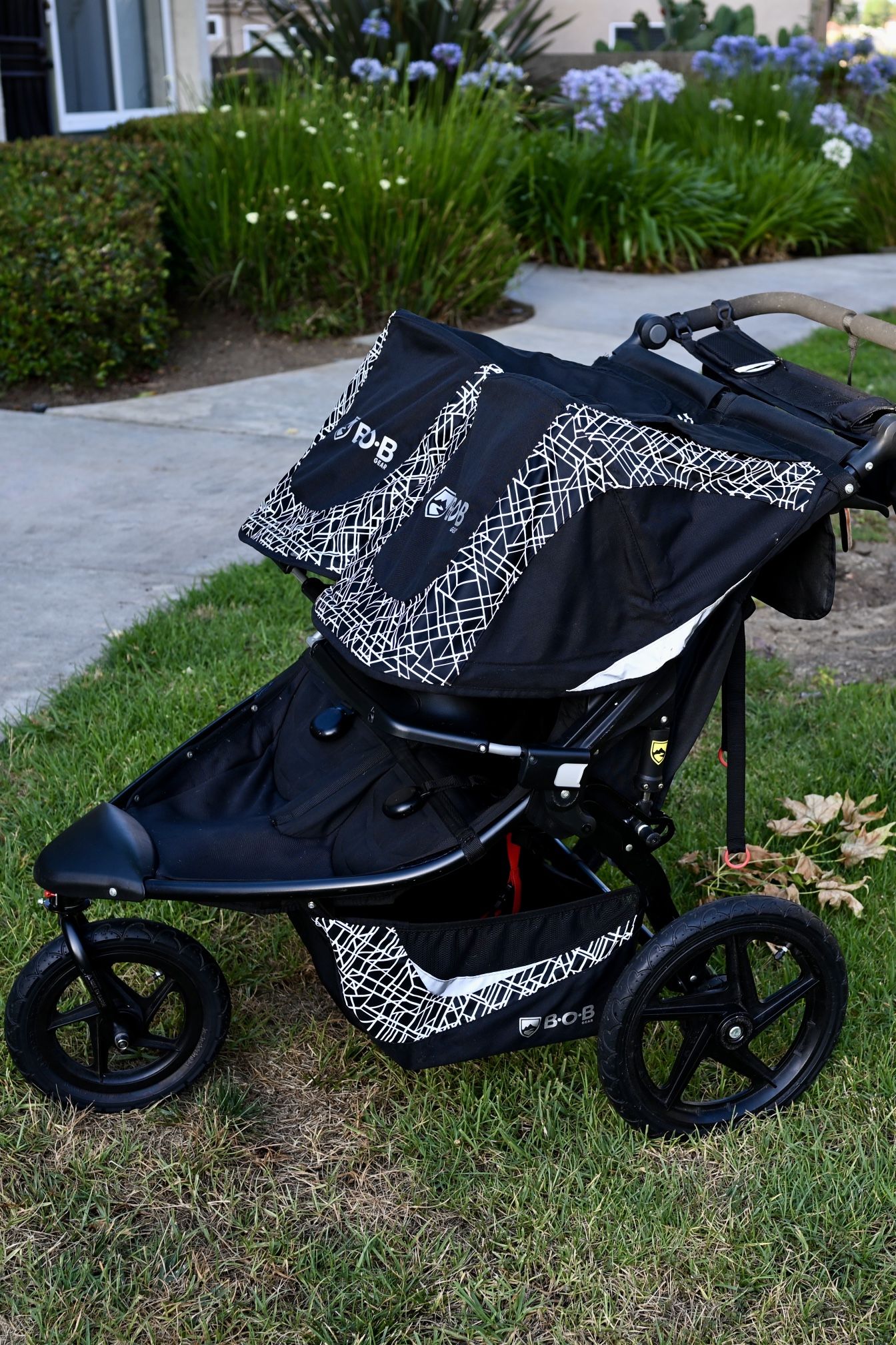 Double BOB Jogging Stroller With Attachment