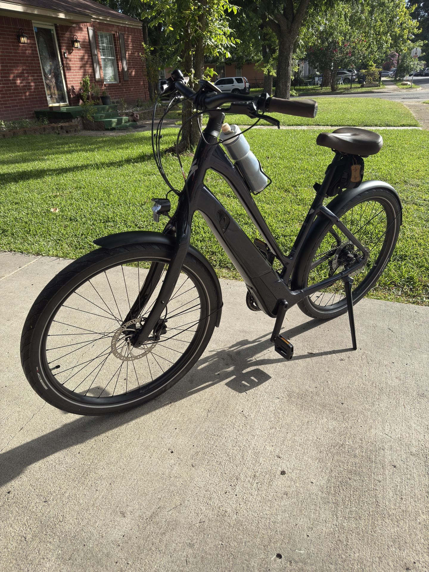 Specialized Turbo Como 3.0 E-Bike (Size Large) – Step-Thru Electric Bike