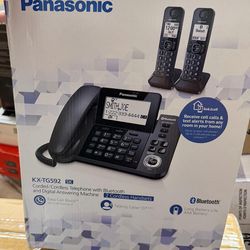 Panasonic KX-TGF382M Link2Cell Bluetooth Corded/Cordless phone system