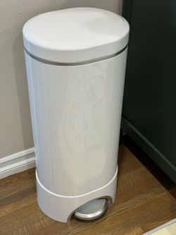 New Munchkin STEP Diaper pail