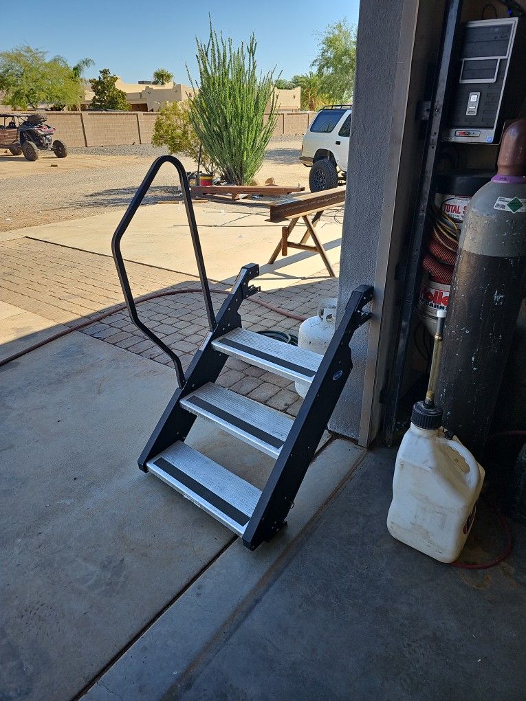 MoRryde  Toyhauler Ramp Steps