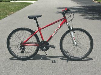 Giant Boulder 26” All Terrain MTB Bicycle, Small “S” frame