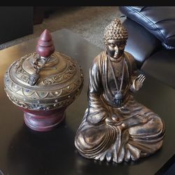 Seated Buddah Statue.  Meditated Home Or Garden. prayirng Collectible Sculpture. . 
