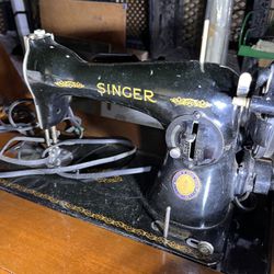 Classic singer Sewing Machine 