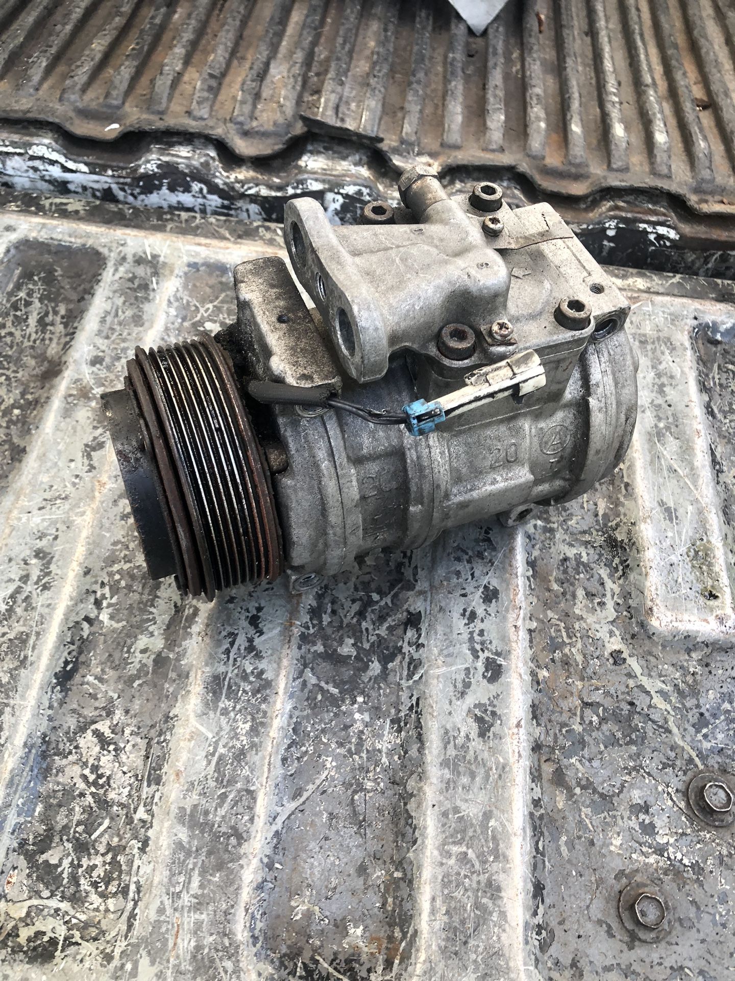 C4 Corvette Air Condition AC Compressor Denso Used 1(contact info removed) 10263019