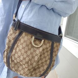 Authentic Gucci GG Monogram Supreme Abbey D ring Messenger Crossbody Bag